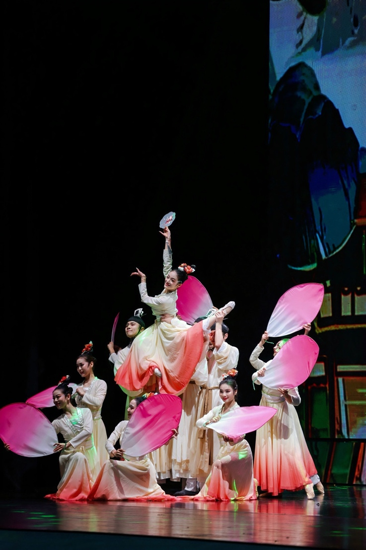 上城区教师舞蹈团群舞表演《最忆是杭州》 配图7