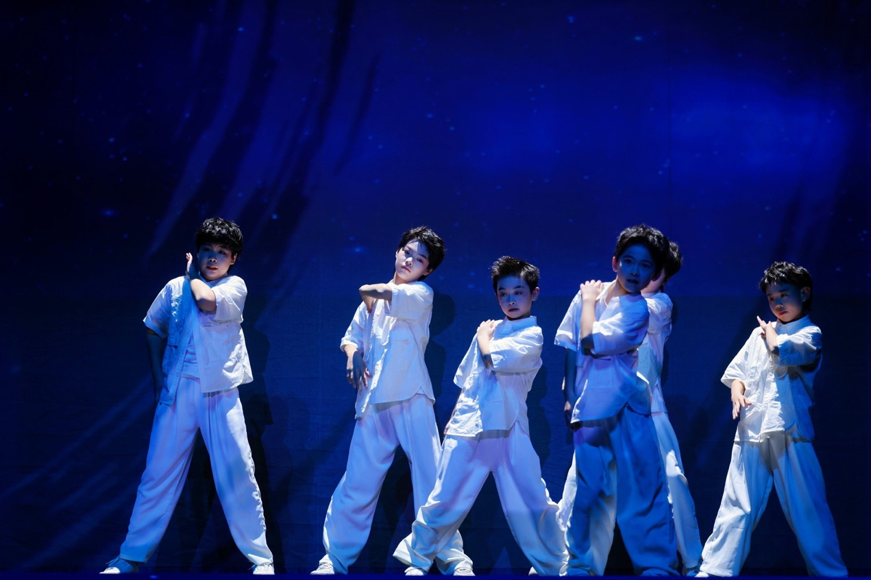 舞蹈表演《春之声》 配图2