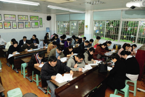  杭城民办小学报名 有学校给家长出了一份长达8页的问卷