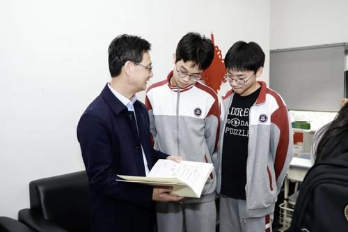 课间交流 配图3