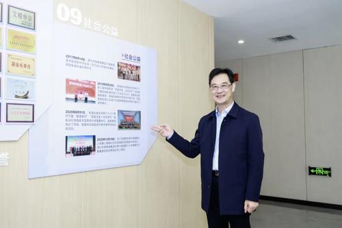 湖州求是教育集团求是高中校长 俞小平 配图1