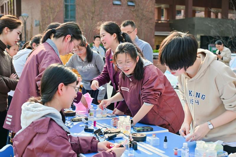 “唇色梦想家” 学校供图